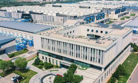 大同：“算”出一片新天地近年來，大同市依托區(qū)位、氣候、能源、電力等方面優(yōu)勢(shì)，積極搶抓人工智能產(chǎn)業(yè)發(fā)展機(jī)遇，推動(dòng)算力等戰(zhàn)略性新興產(chǎn)業(yè)全“數(shù)”前進(jìn)。